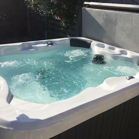 Saving Grace With Private Hot Tub Villa Bawdeswell Exterior photo